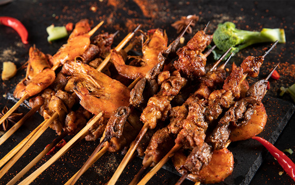 小羊苏西小海鲜烧烤星空霓虹下的人间烟火